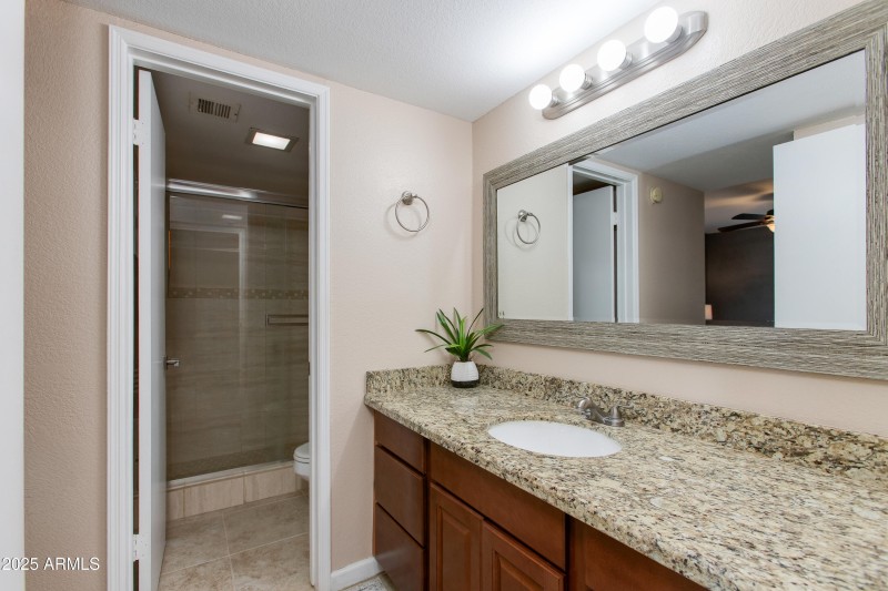 EN-SUITE BATHROOM