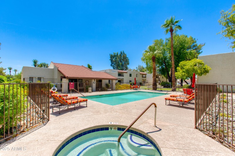 COMMUNITY POOL & SPA