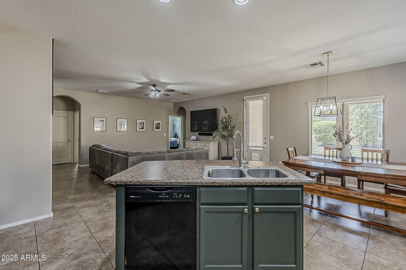 11-web-or-mls-Sable Ave-11