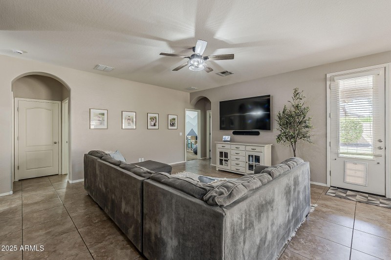15-web-or-mls-Sable Ave-15