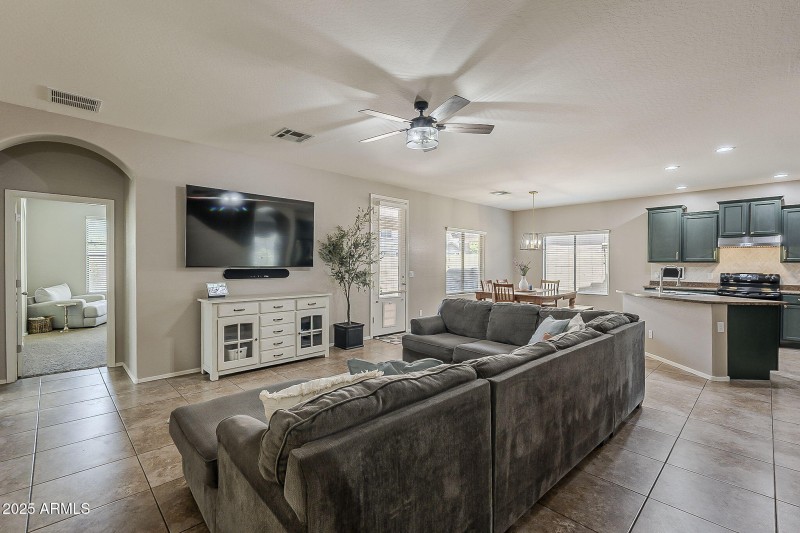 18-web-or-mls-Sable Ave-18