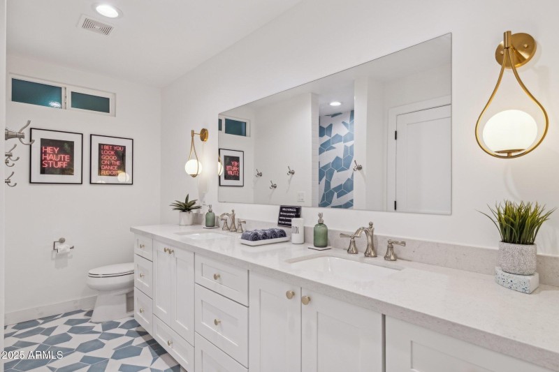 hall bathroom with a 9 foot countertop