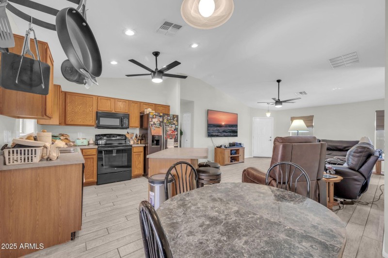 Kitchen/Dining