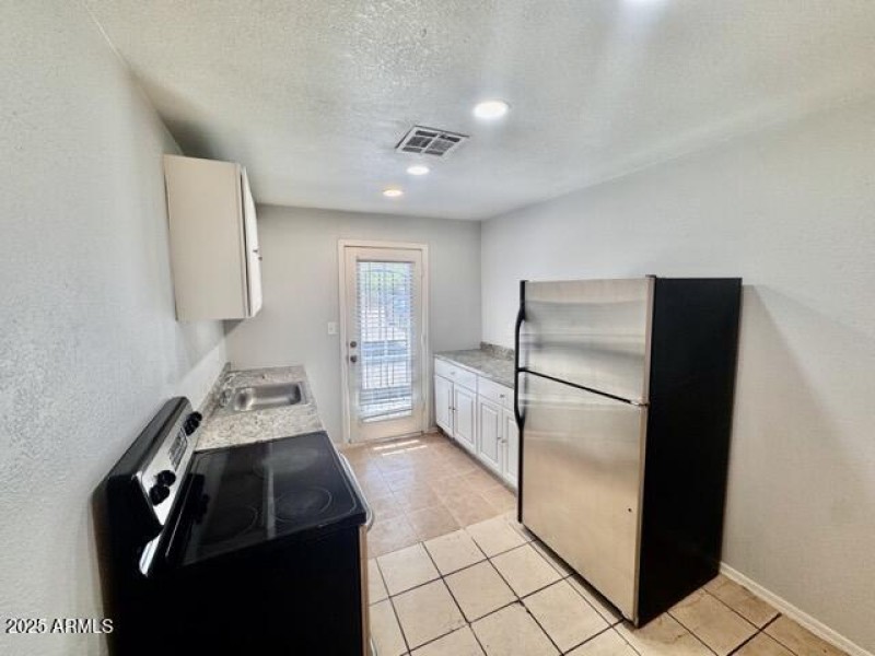 32nd St E 11