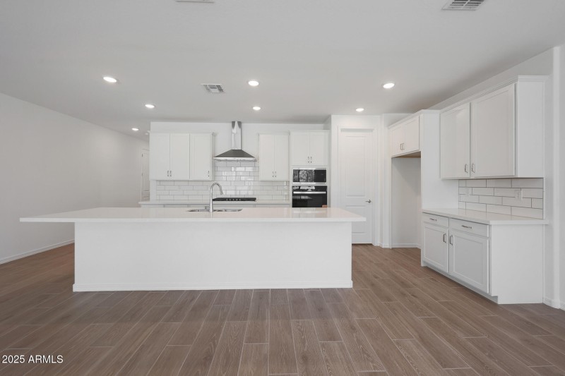 PHX_Landmarke_Lot 1040_Aqua_848_Kitchen