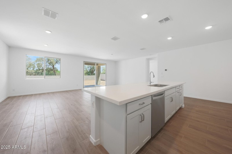 PHX_Landmarke_Lot 1040_Aqua_848_Kitchen