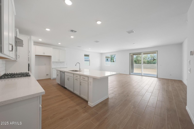 PHX_Landmarke_Lot 1040_Aqua_848_Kitchen