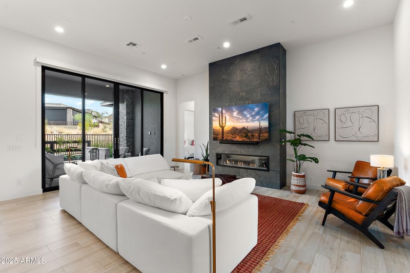 Open concept kitchen, living & dining