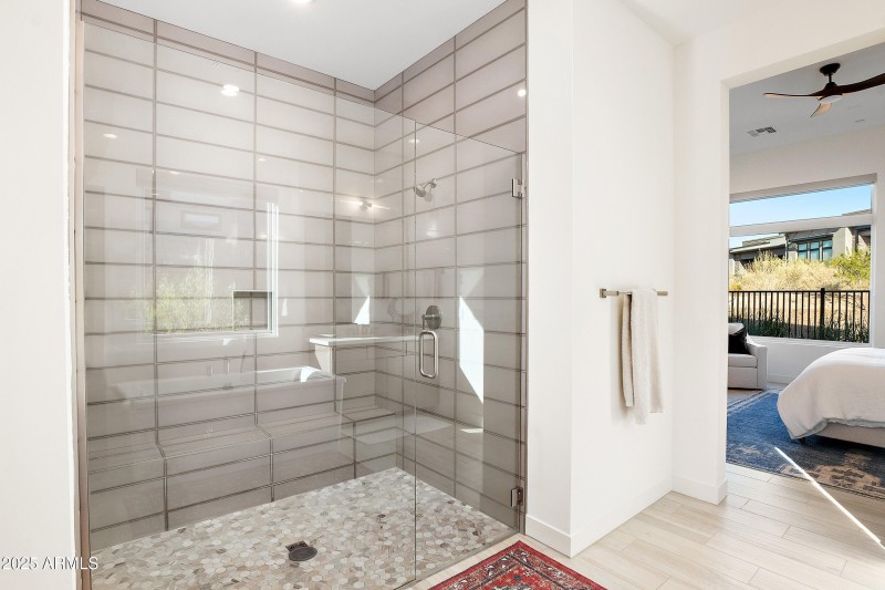 5pc primary bath & walk-in closet