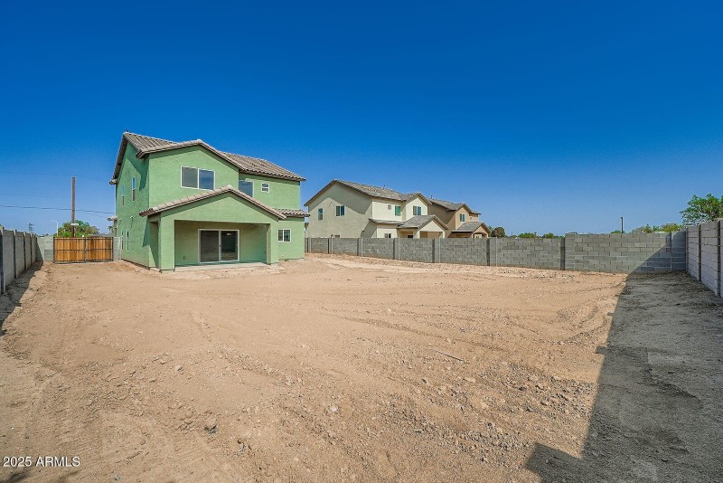 2 - 5523 RV Gate