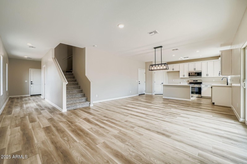 8 - 5523 Great Room