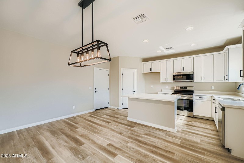 11 - 5523 Kitchen