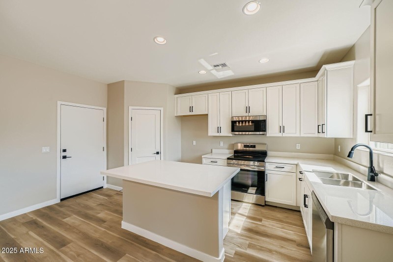 12 - 5523 Kitchen