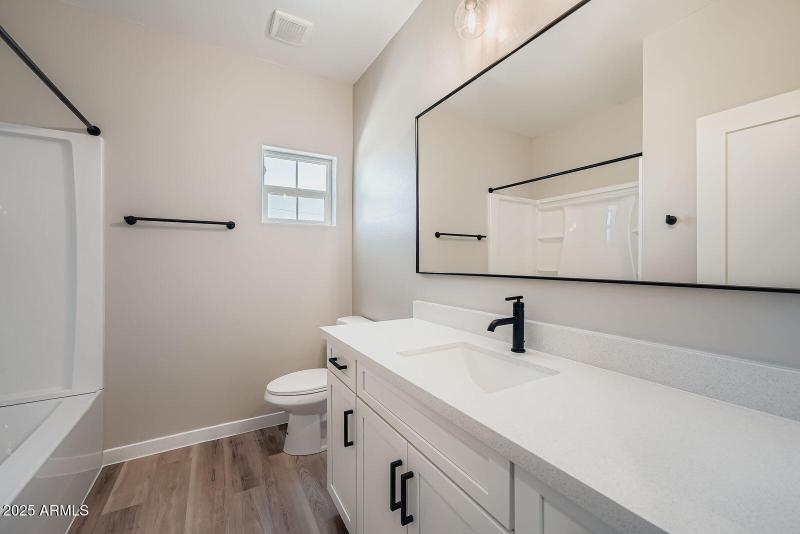 23 - 5523 Upstairs Bathroom