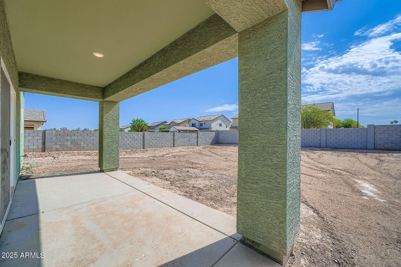 24 - 5523 Rear Patio