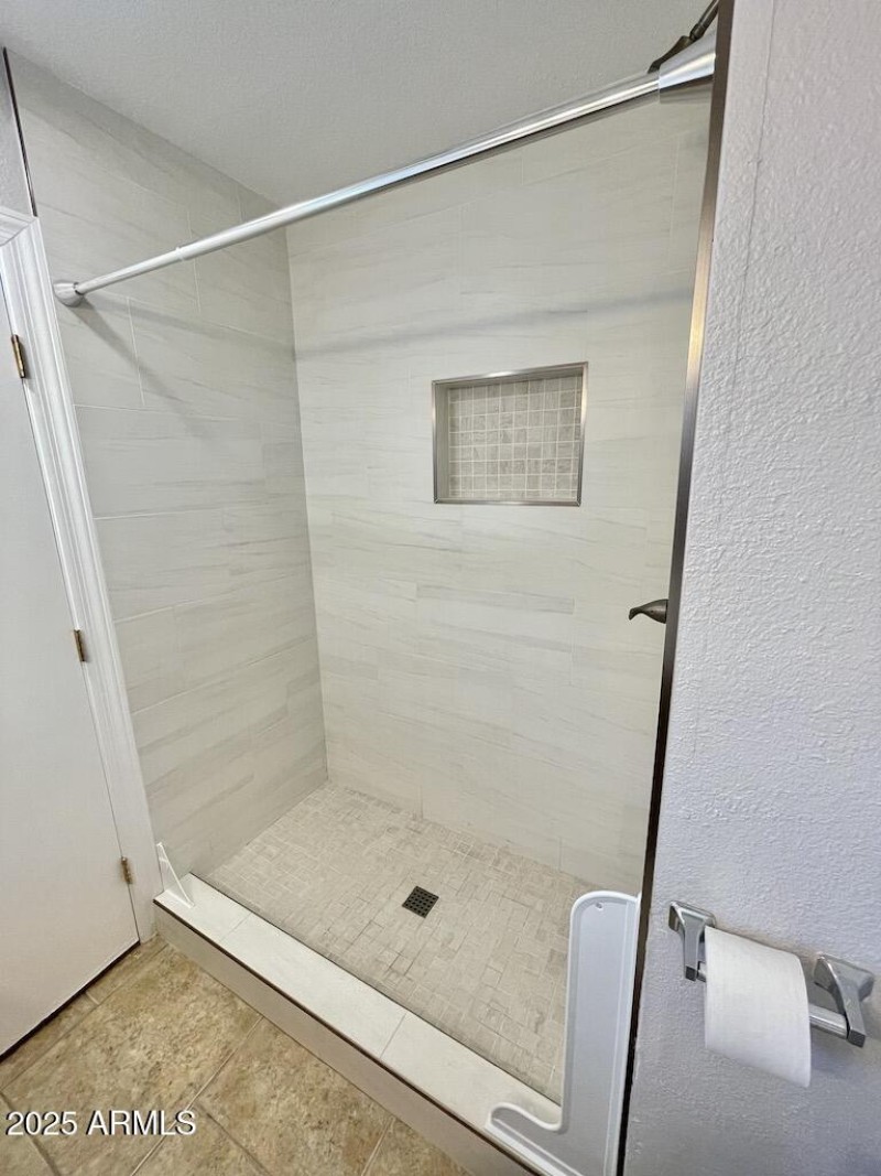 18 Master Bath 14823 N 60th Ave