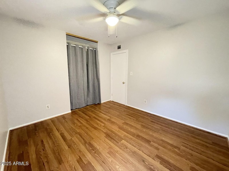 21 Bed 3. 14823 N 60th Ave