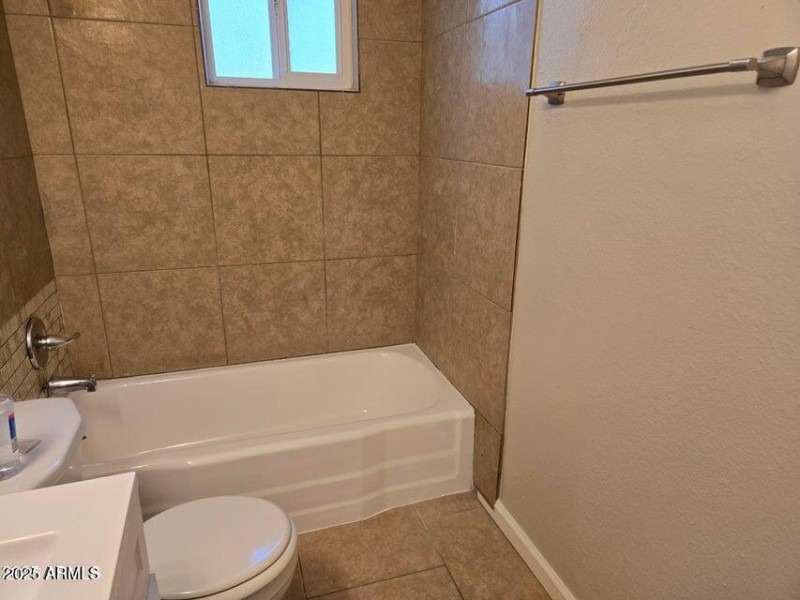 902 #5 Bath tub & shower combination
