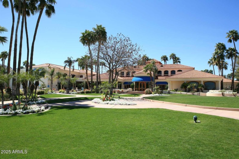 Val Vista Lakes-Clubhouse2