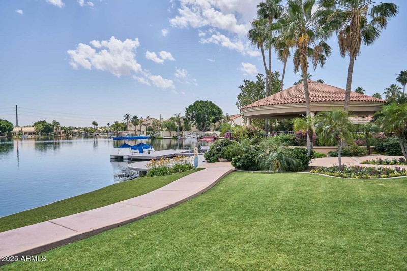 Val Vista Lakes-Lake and Bar