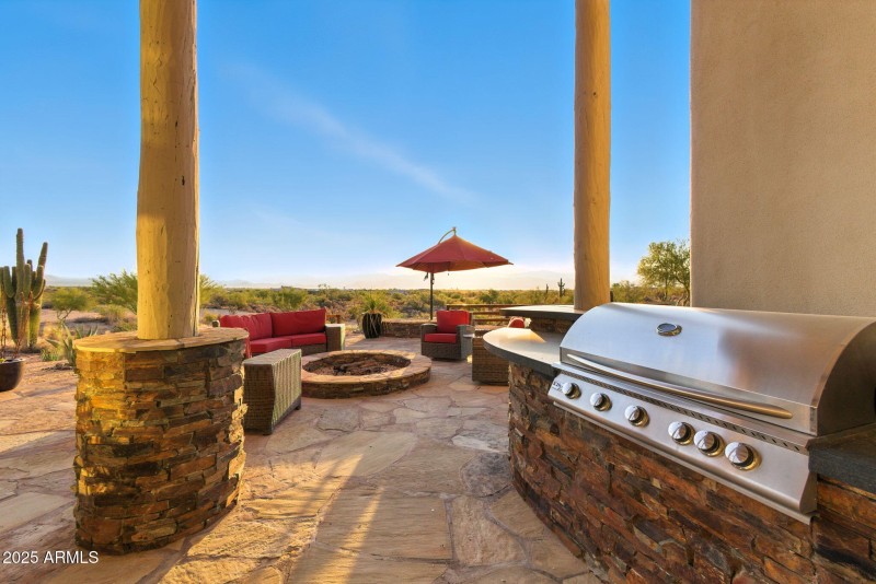 Outdoor Kitchen