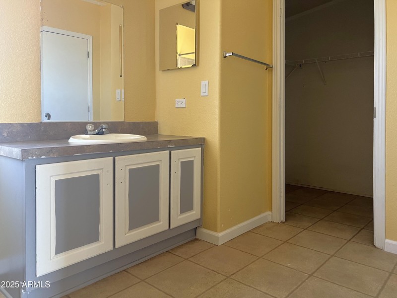 Interior00010