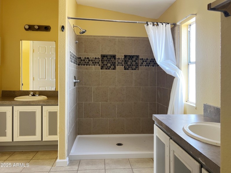 Interior00013