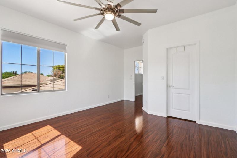 5th Bedroom (Upstairs)