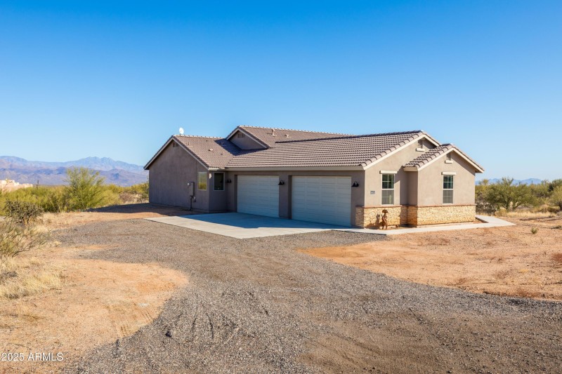 Beautiful Home w Mountain Views