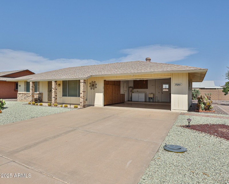 FRONT OF HOUSE.1
