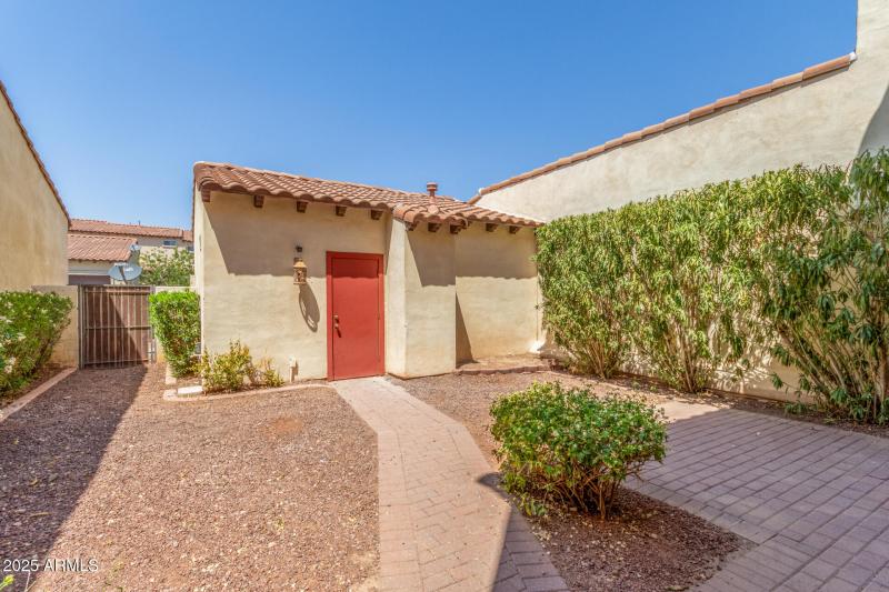 Back / Garage