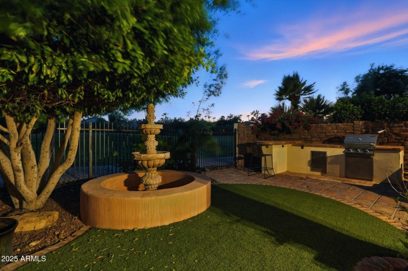 5019 E La Mirada Way