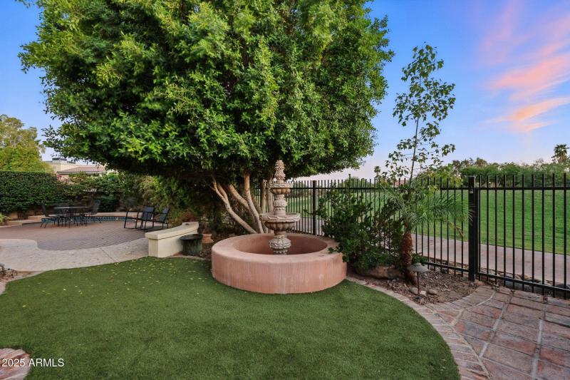 5019 E La Mirada Way