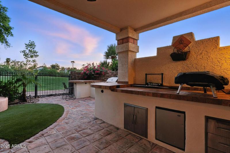 5019 E La Mirada Way