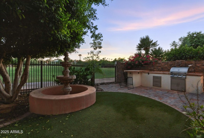 5019 E La Mirada Way
