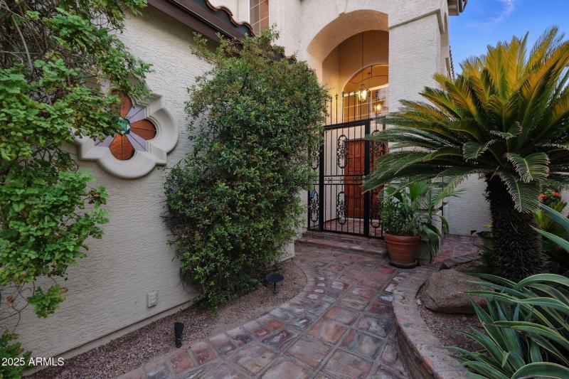 5019 E La Mirada Way