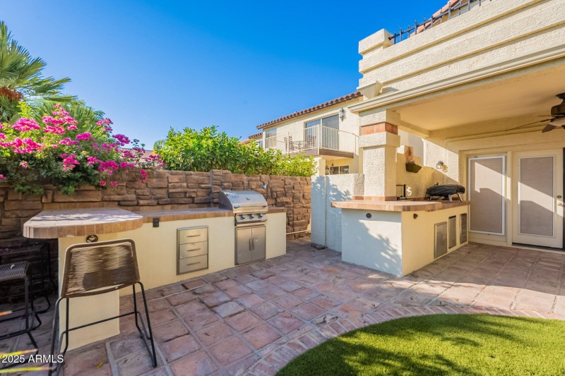 5019 E La Mirada Way