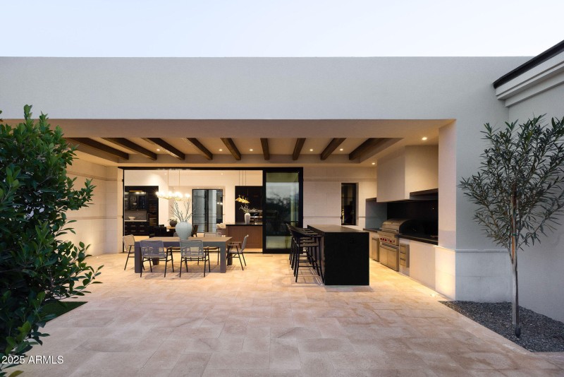 Outdoor Kitchen