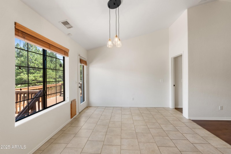14-Dining Area