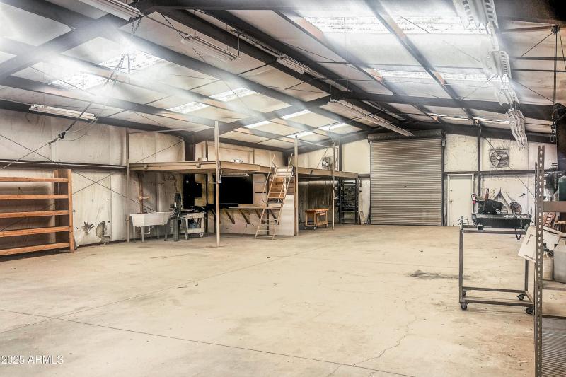 Big Warehouse cameron