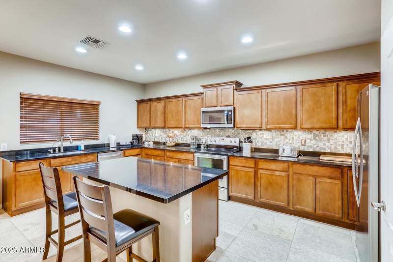 12379 West Sells Dr Avondale-large-006-0