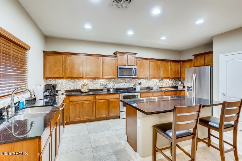 12379 West Sells Dr Avondale-large-007-0