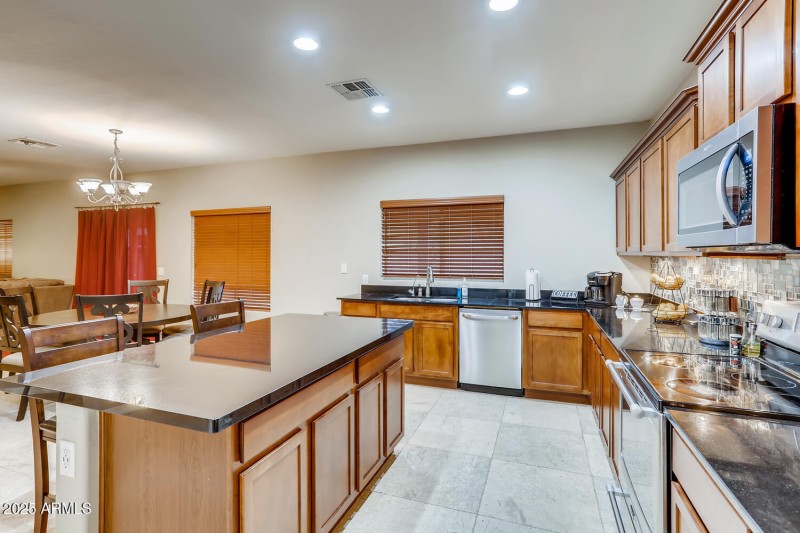12379 West Sells Dr Avondale-large-008-0