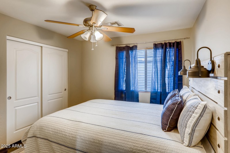 12379 West Sells Dr Avondale-large-023-0