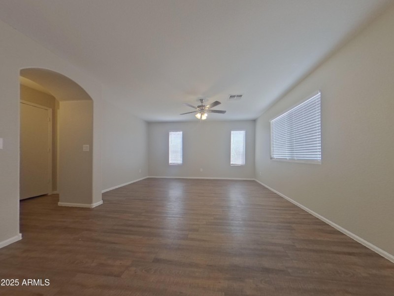 13_pc_oj0YFN5RTa_IKHd4pmnj5_layout_1