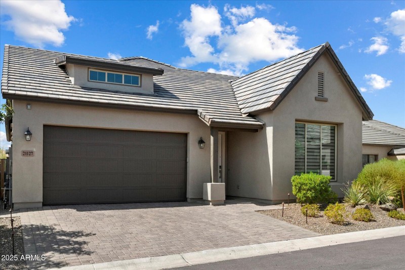 Front View_Garage