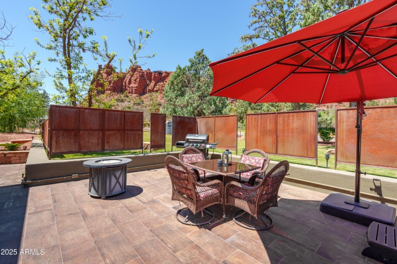 Outdoor Living With Views