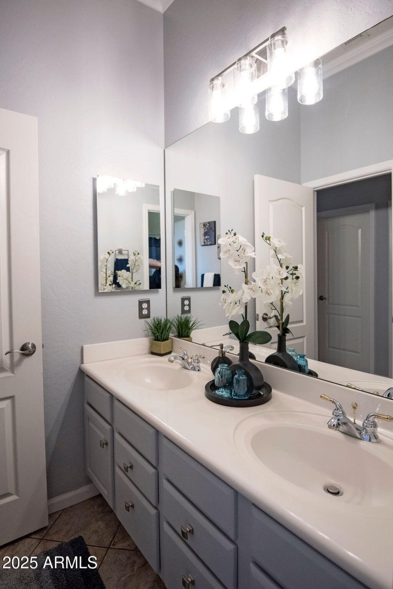 24_spare-bathroom_view02