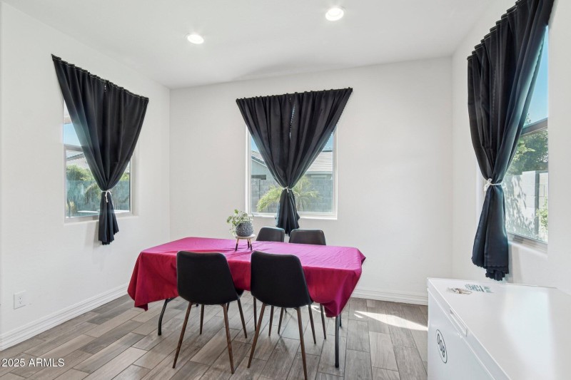 13-web-or-mls-W Luke Ave-S1208-011