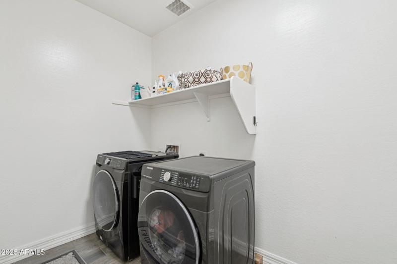 25-web-or-mls-W Luke Ave-S1208-023